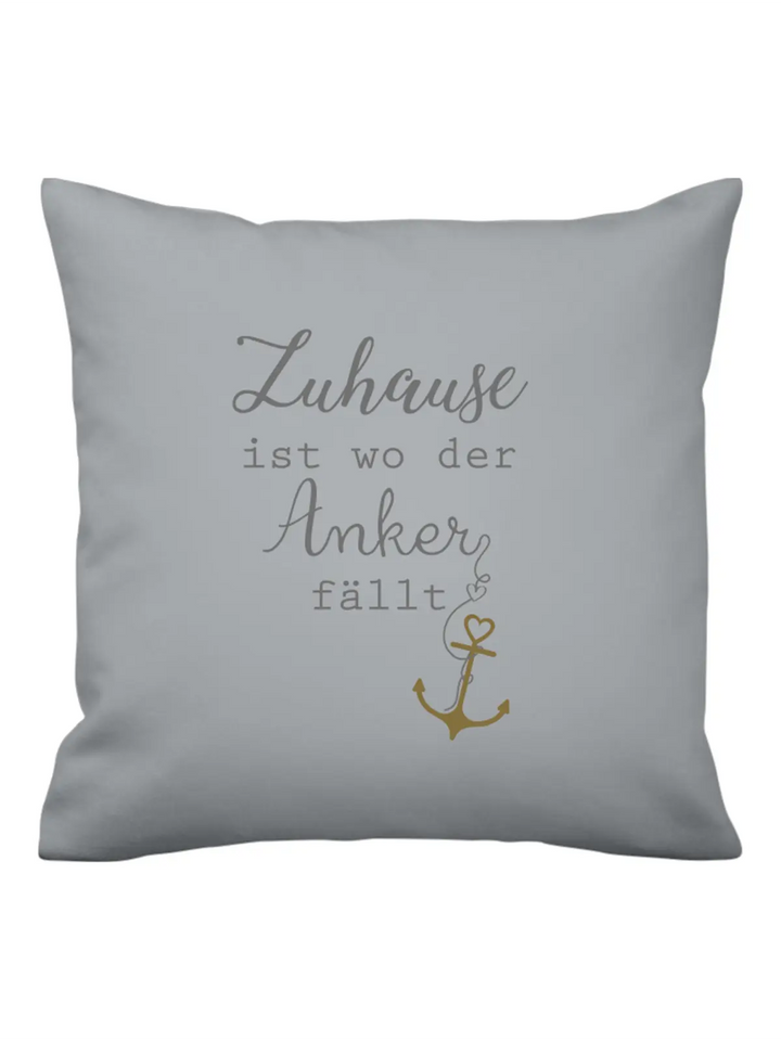 Kissenhülle "ZUHAUSE IST WO DER ANKER FÄLLT" · KRASILNIKOFF-Tschüss-HYGGEBI-€12,95